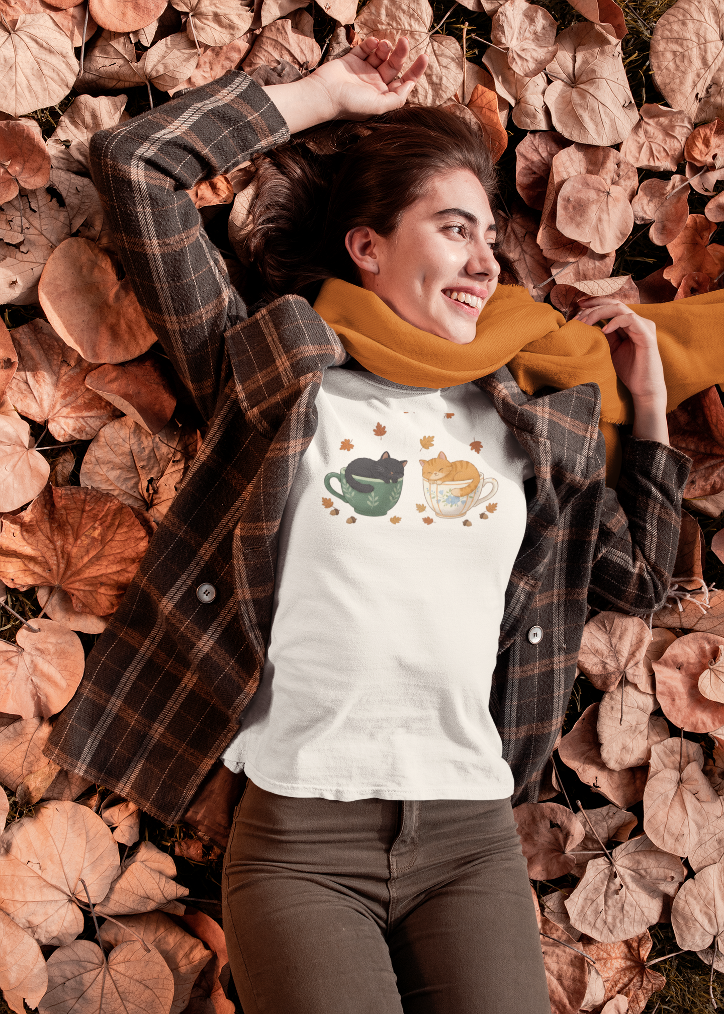 Herbst-Katzen T-Shirt - 2 Katzen in Tassen - Gemütliches Herbst-Design - Unisex