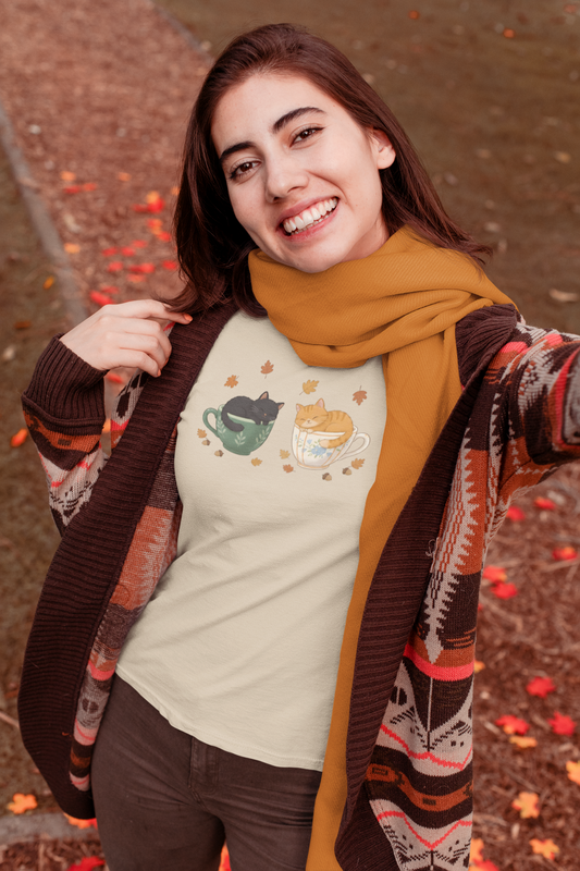 Herbst-Katzen T-Shirt - 2 Katzen in Tassen - Gemütliches Herbst-Design - Unisex