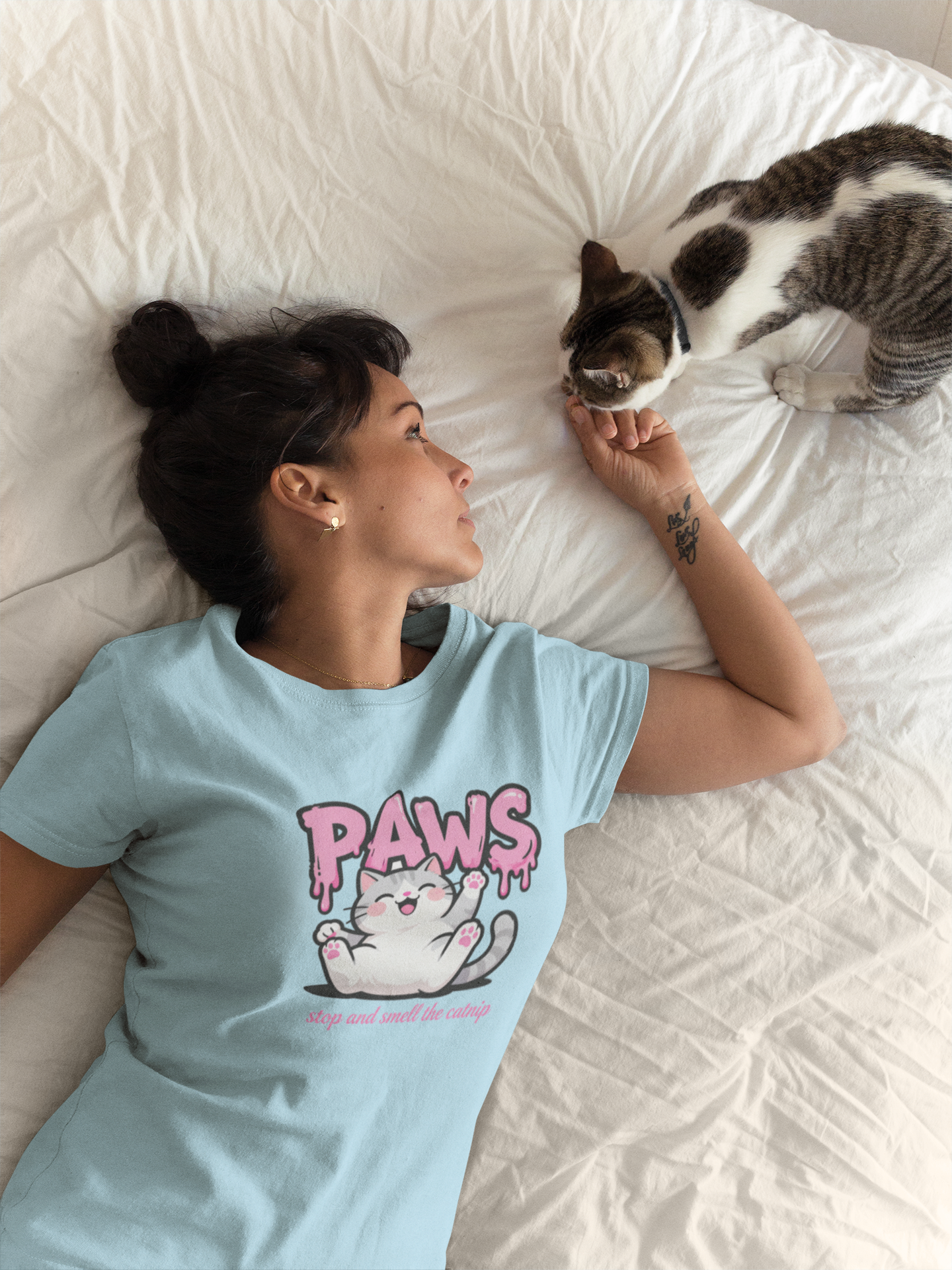 PAWS Katzen T-Shirt Unisex - Süßes Cat Lover Shirt für Katzenliebhaber