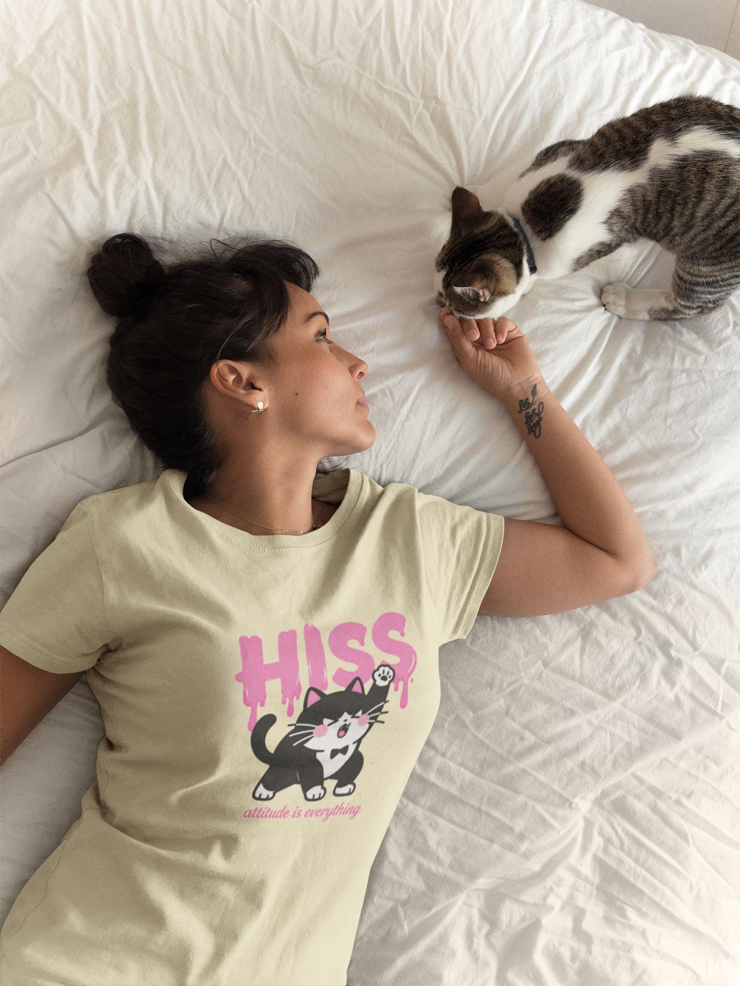 HISS Katzen T-Shirt - Freches Cat Lover Shirt - Unisex Bio-Baumwolle