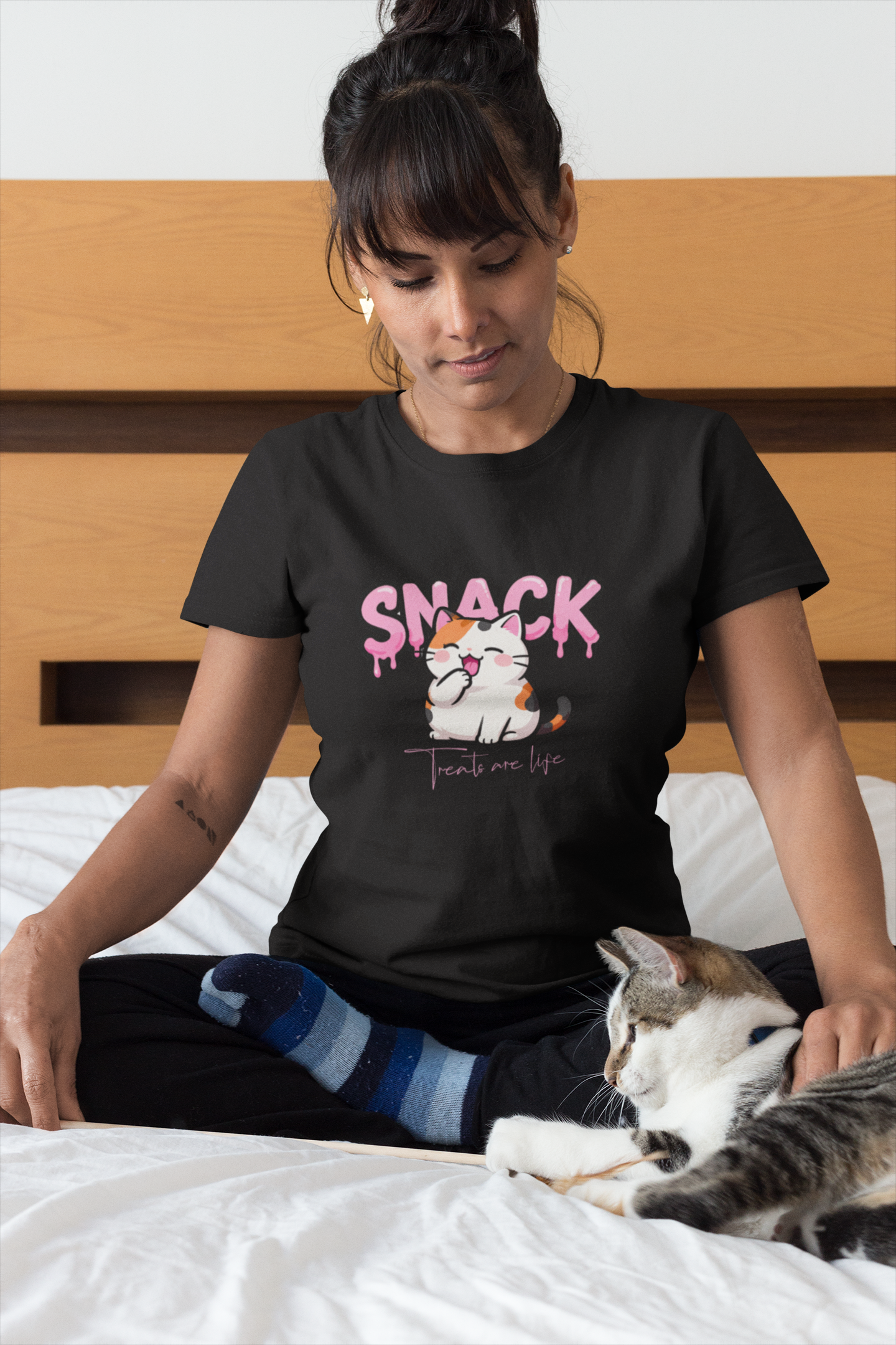SNACK Katzen T-Shirt - Hungriges Cat Lover Shirt - Unisex Bio-Baumwolle